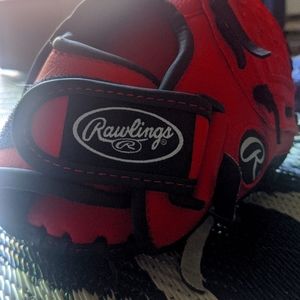 Youth 11 inch  T ball fielding glove. For Right Hand throw. Left hand Glove.